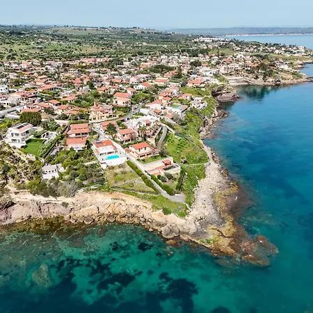 Fameda House 4*