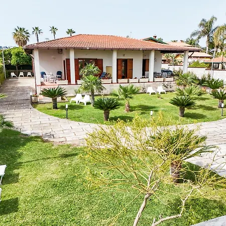 Fameda House Aparthotel *